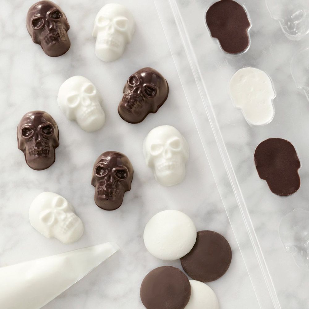 Mold for chocolates and pralines - Wilton - skulls, 24 pcs.