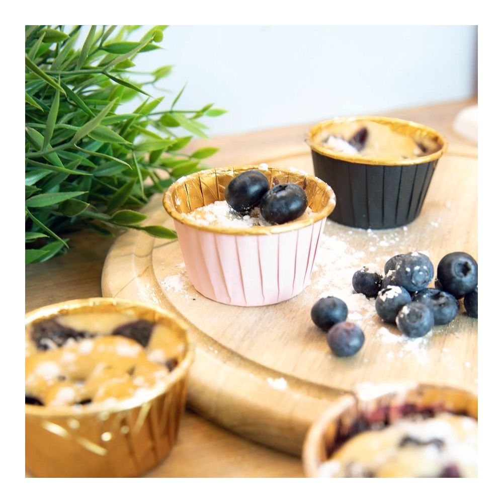 Baking cups for muffins - black and gold, 50 x 40 mm, 20 pcs.