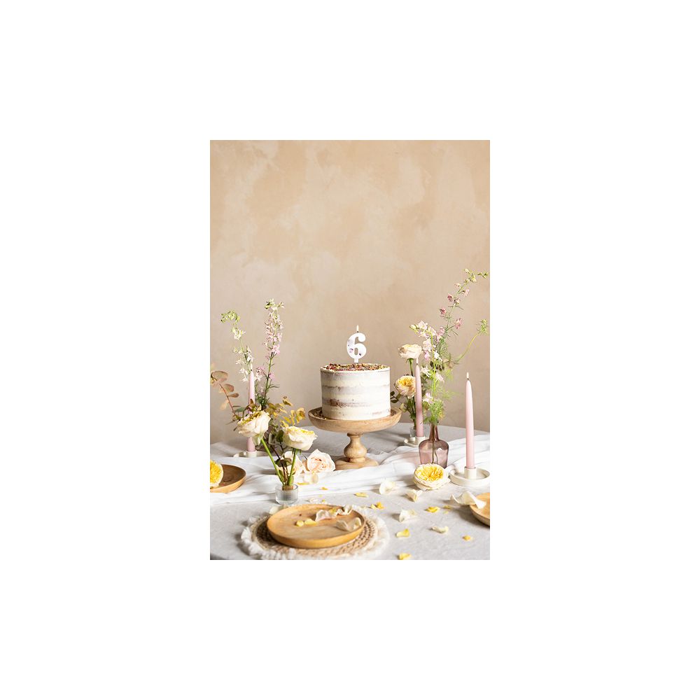 Świeczka urodzinowa cyferka 6 - PartyDeco - biała z płatkami kwiatów