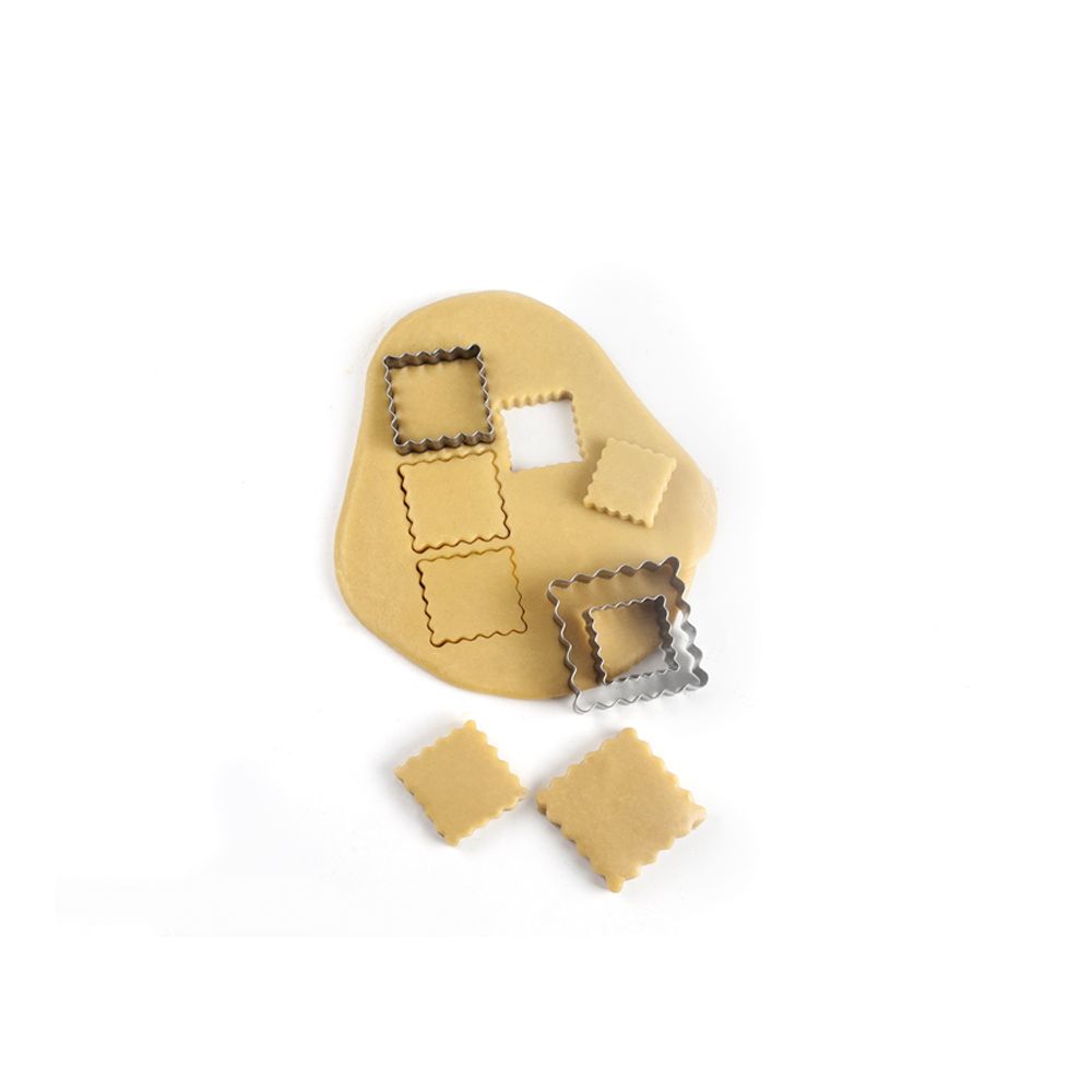 Set of cookie cutters Wavy Square - Wilton - 3 pcs.